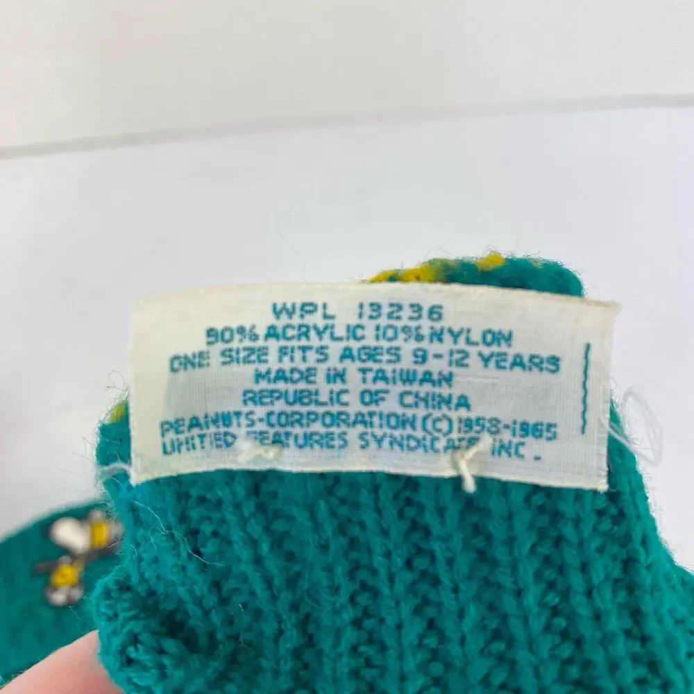 Snoopy Peanuts Mittens Kids Blue Bugs Bunny Brand Porky Pig Knit Pom Vtg 70s